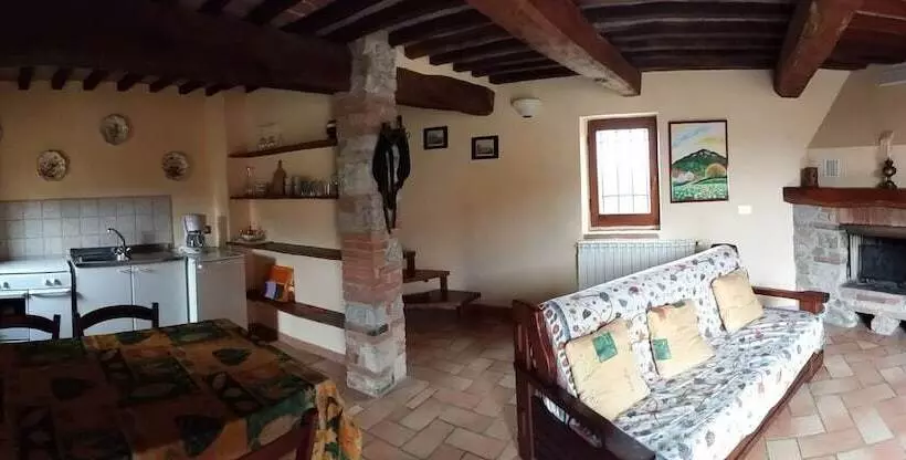 Hotelli Agriturismo Colli Di Travale