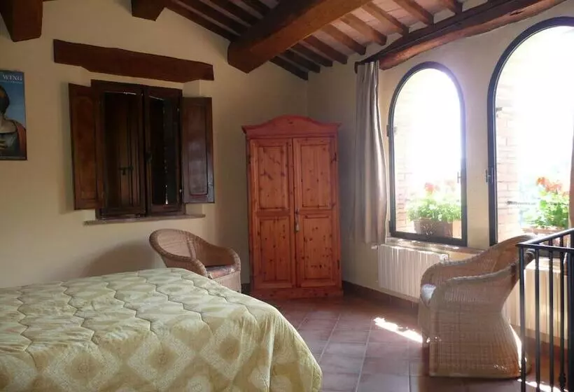 Hotelli Agriturismo Colli Di Travale