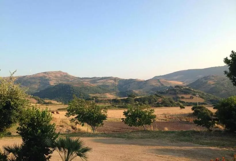 هتل Agriturismo Sa Tanca Noa