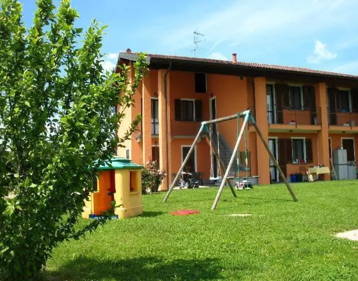 هتل Agriturismo Cascina Aguzza