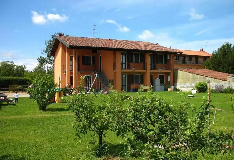 هتل Agriturismo Cascina Aguzza