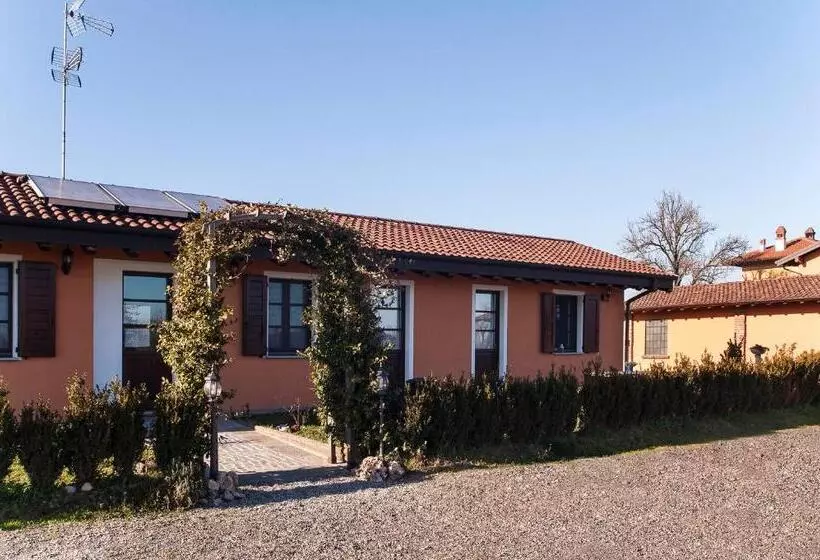 هتل Agriturismo Cascina Aguzza