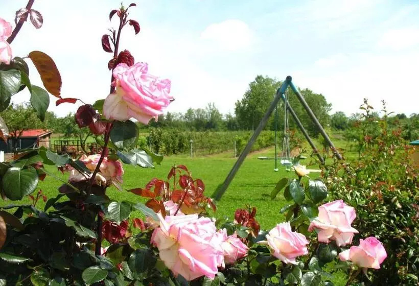 هتل Agriturismo Cascina Aguzza
