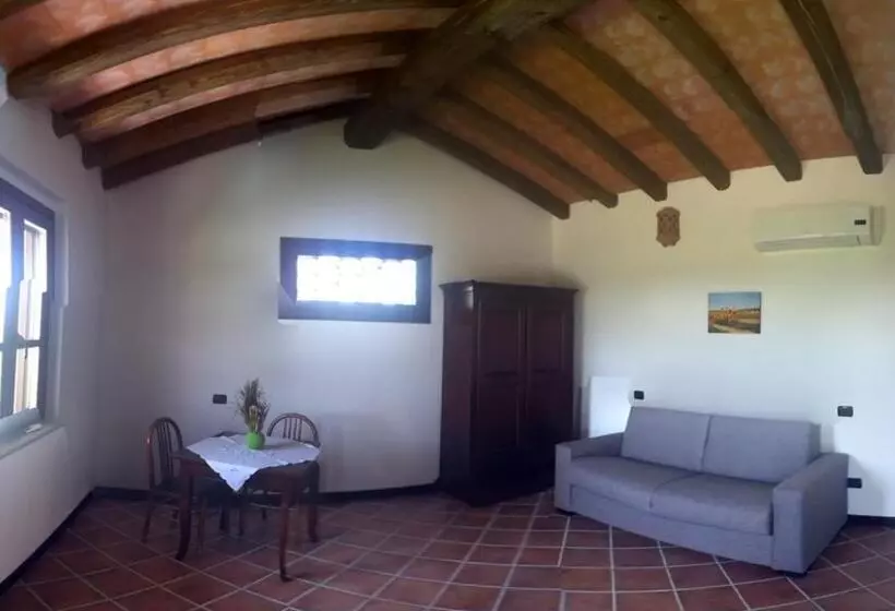هتل Agriturismo Cascina Aguzza