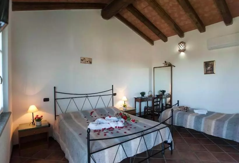 هتل Agriturismo Cascina Aguzza