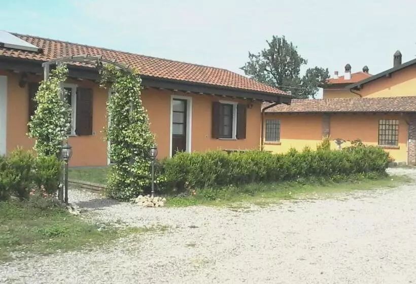 هتل Agriturismo Cascina Aguzza