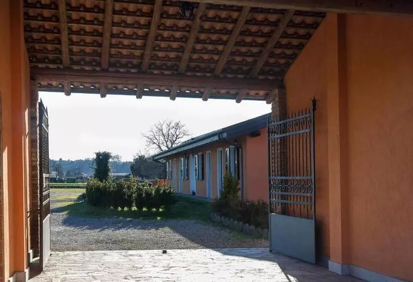 هتل Agriturismo Cascina Aguzza