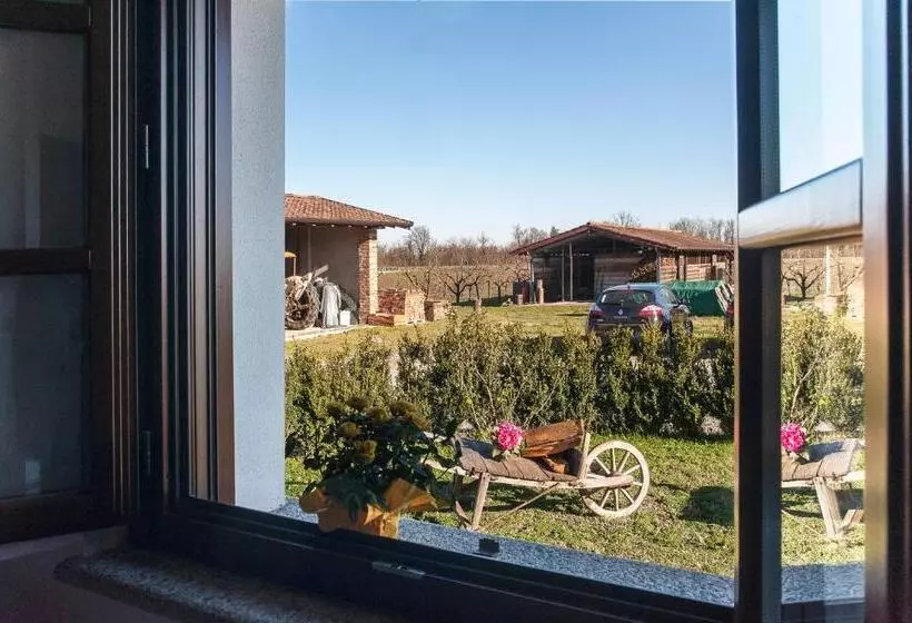 هتل Agriturismo Cascina Aguzza