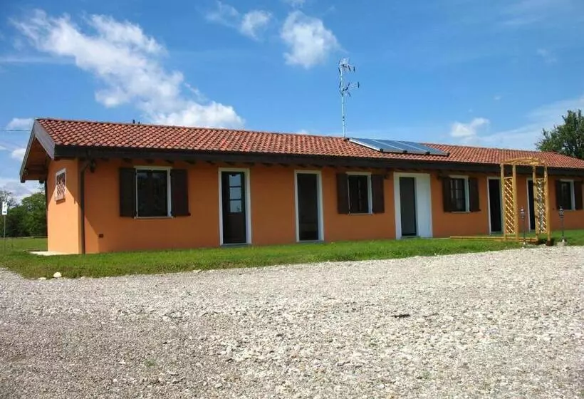 هتل Agriturismo Cascina Aguzza