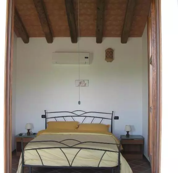 هتل Agriturismo Cascina Aguzza