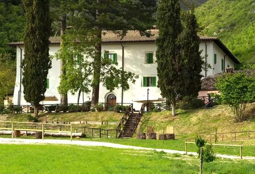 هتل Fonteantica Agriturismo