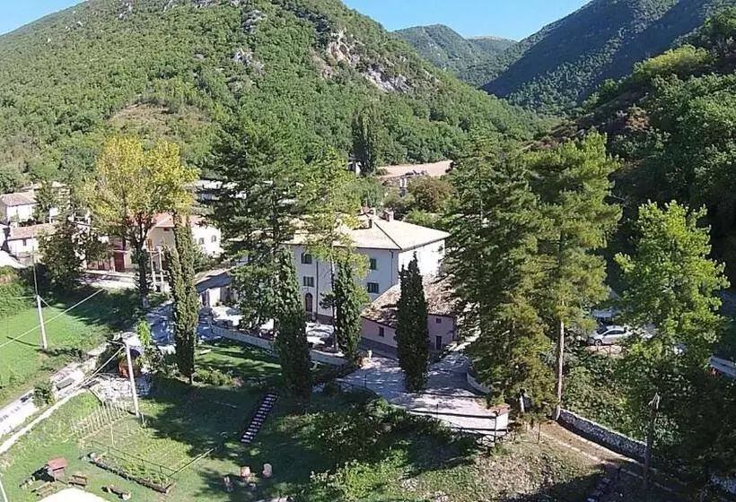 هتل Fonteantica Agriturismo
