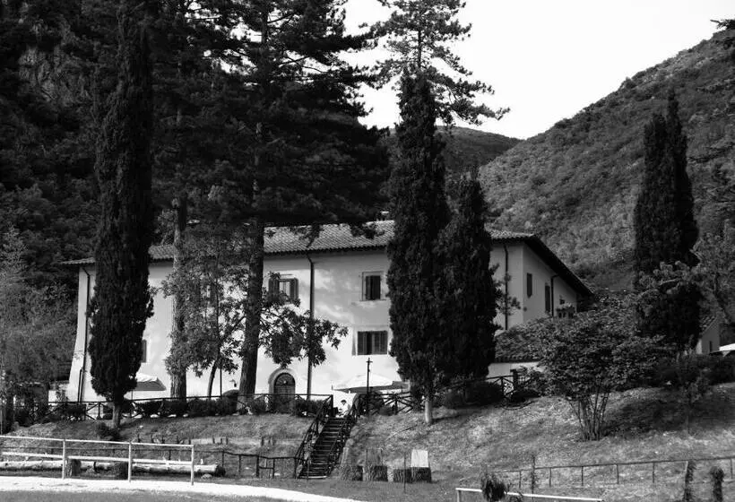 هتل Fonteantica Agriturismo