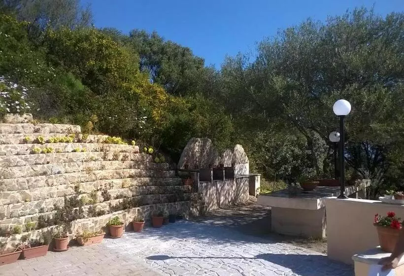 ホテル Valle Del Cedrino