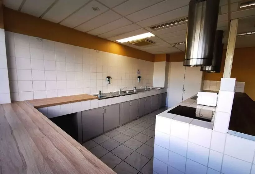 Paris Par Trains, Area, Studios Avec Salle De Bain Et Kitchenette Privées, Ou, Chambres Avec Salles