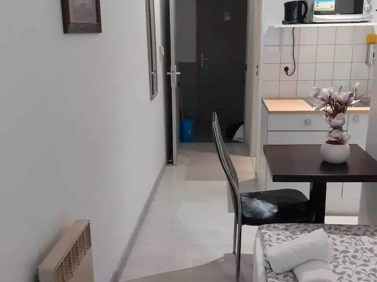 Paris Par Trains, Area, Studios Avec Salle De Bain Et Kitchenette Privées, Ou, Chambres Avec Salles