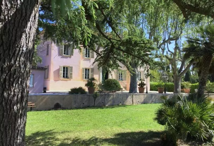 Le Château Des Anglades