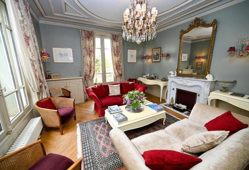 بنسيون Château De La Chaix