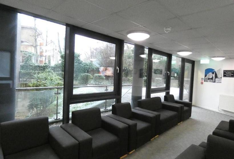 הוסטל Newington Court