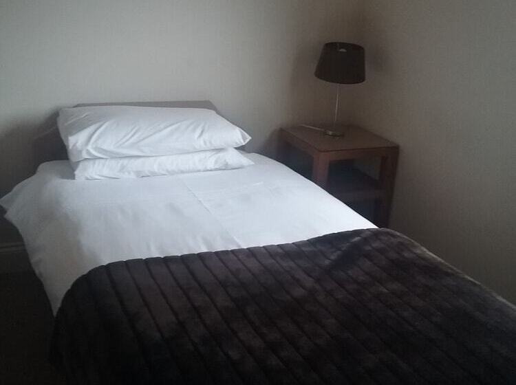 פנסיון Shangri La Bed And Breakfast