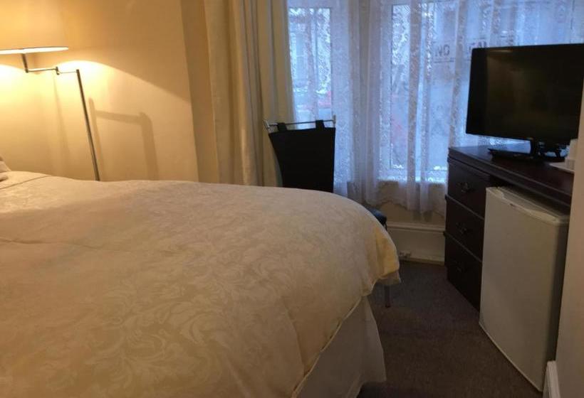 پانسیون Caris Guest House