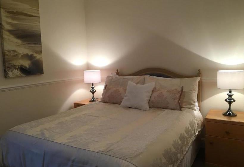 پانسیون Caris Guest House