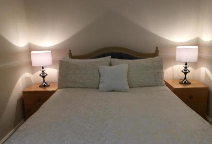 پانسیون Caris Guest House