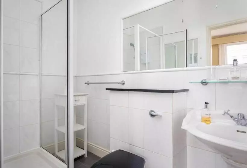 Majatalo Crossways Guest House