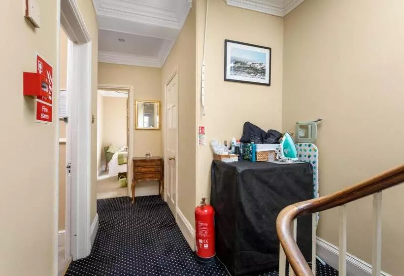 Majatalo Crossways Guest House