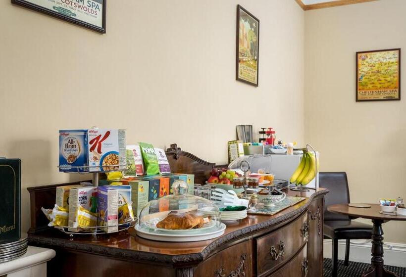 بنسيون Crossways Guest House