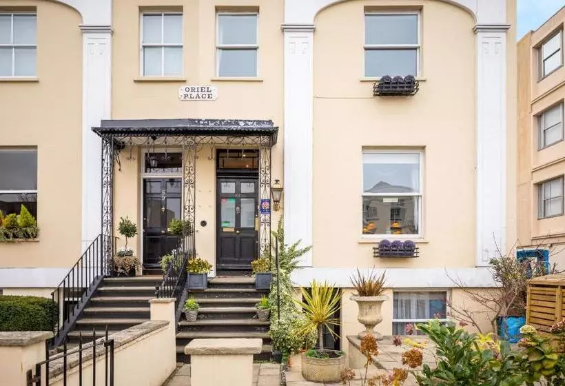 Majatalo Crossways Guest House