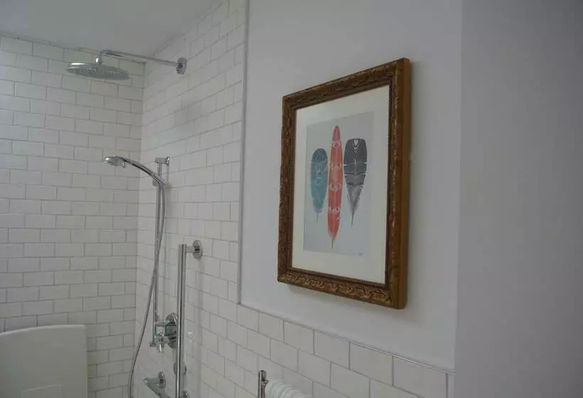 Retkeilymaja The Crown Pub, Dining & Rooms