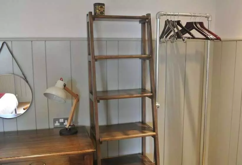 Retkeilymaja The Crown Pub, Dining & Rooms