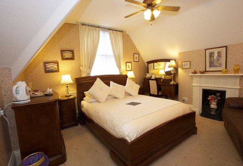 پانسیون Barbican House