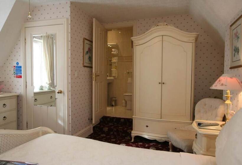 پانسیون Barbican House