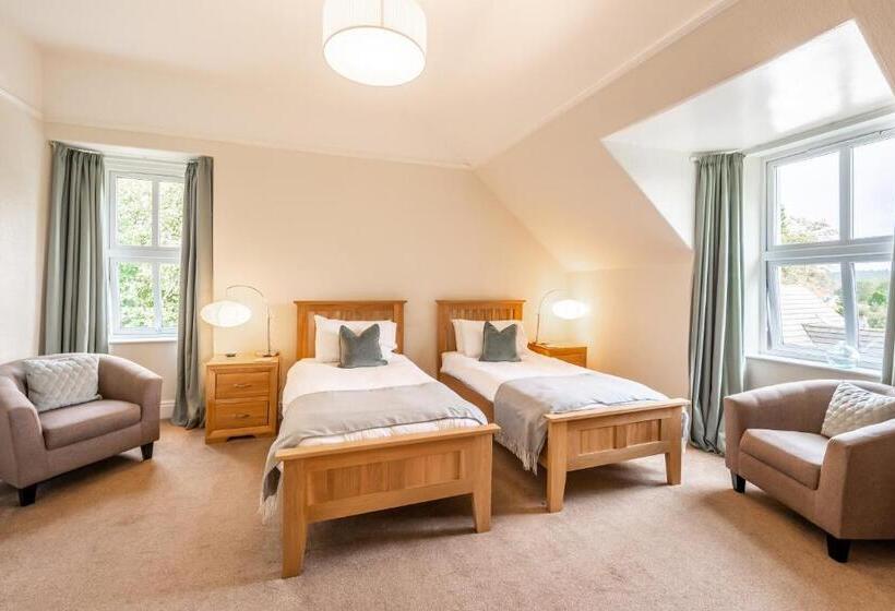 פנסיון Corriness House