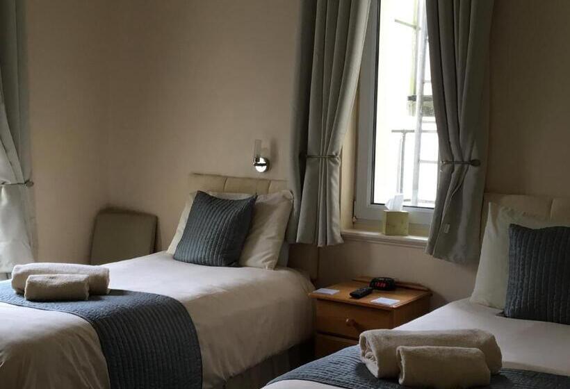 פנסיון Cubbon House