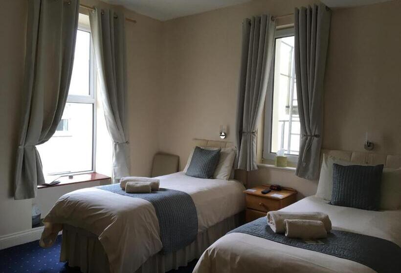 פנסיון Cubbon House