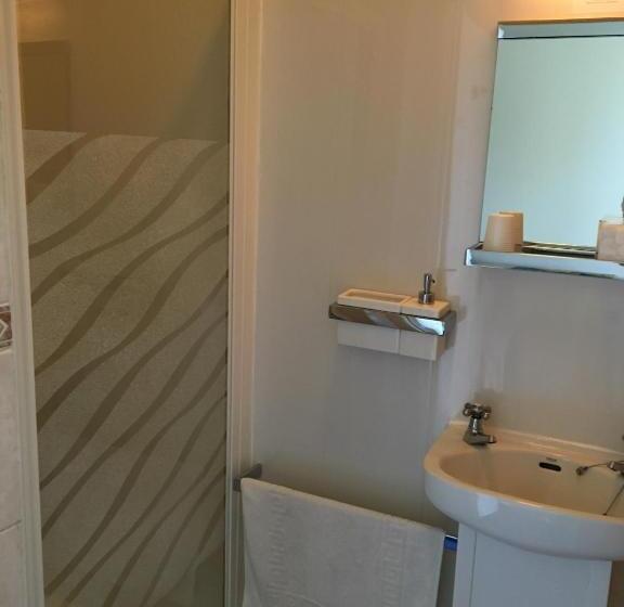 פנסיון Cubbon House