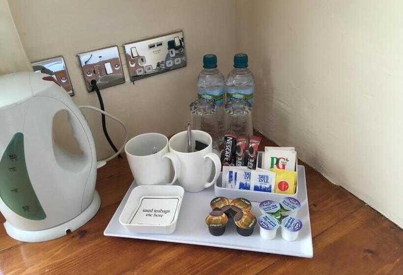 פנסיון Cubbon House