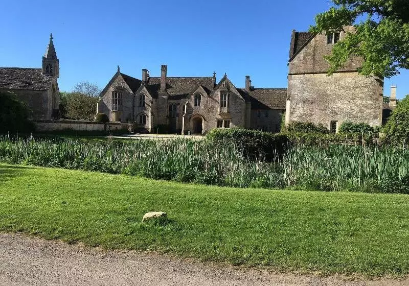 پانسیون Great Ashley Farm Bed And Breakfast & Shepherds Huts