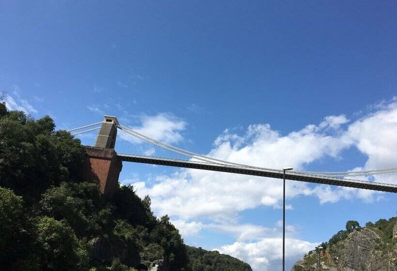 بنسيون Great Ashley Farm Bed And Breakfast & Shepherds Huts