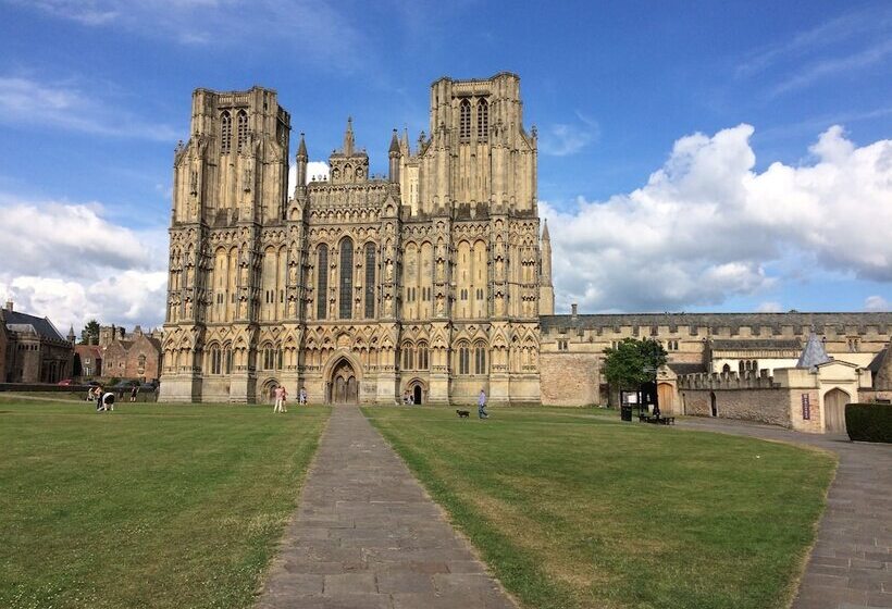 بنسيون Great Ashley Farm Bed And Breakfast & Shepherds Huts
