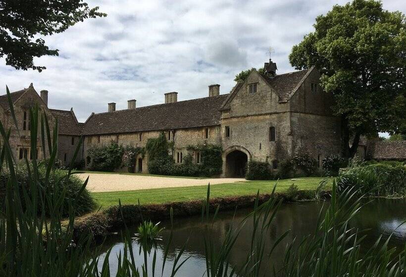 بنسيون Great Ashley Farm Bed And Breakfast & Shepherds Huts