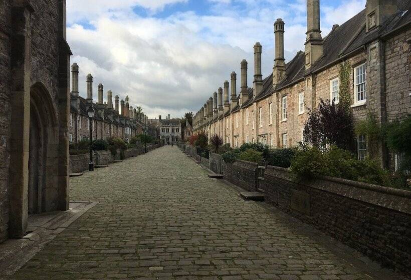 بنسيون Great Ashley Farm Bed And Breakfast & Shepherds Huts