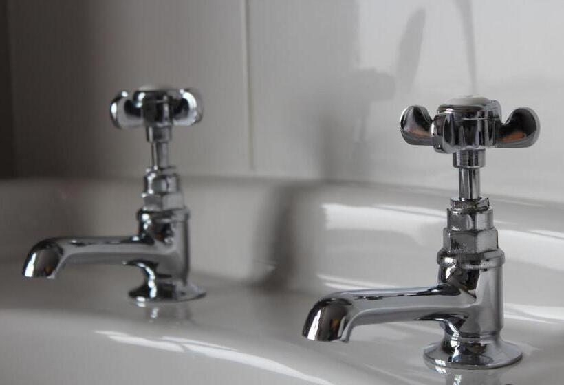 ペンション The Ashley