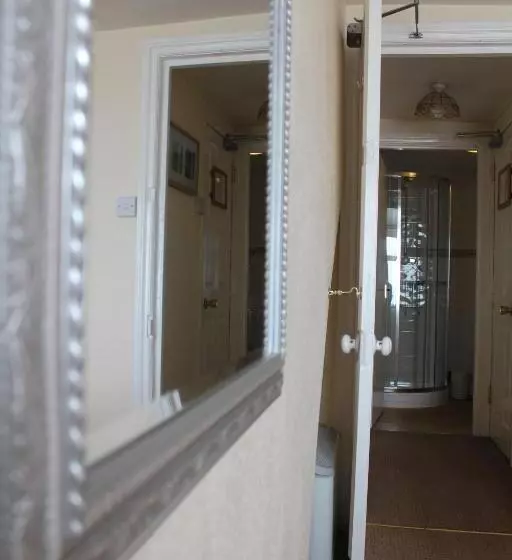 پانسیون The Ashley