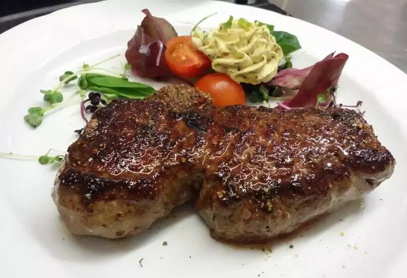 Hotelli Landgasthof Grüner Baum   Dittigheim