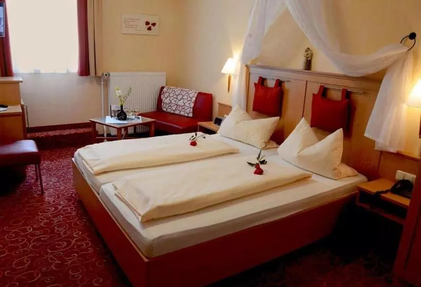 Retkeilymaja Gasthof Hotel Weinbau Zum Goldenen Ochsen