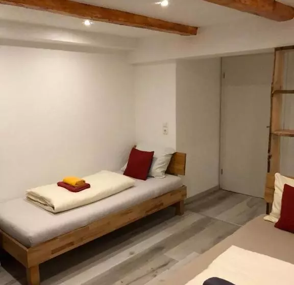 Retkeilymaja Dionysos Traube